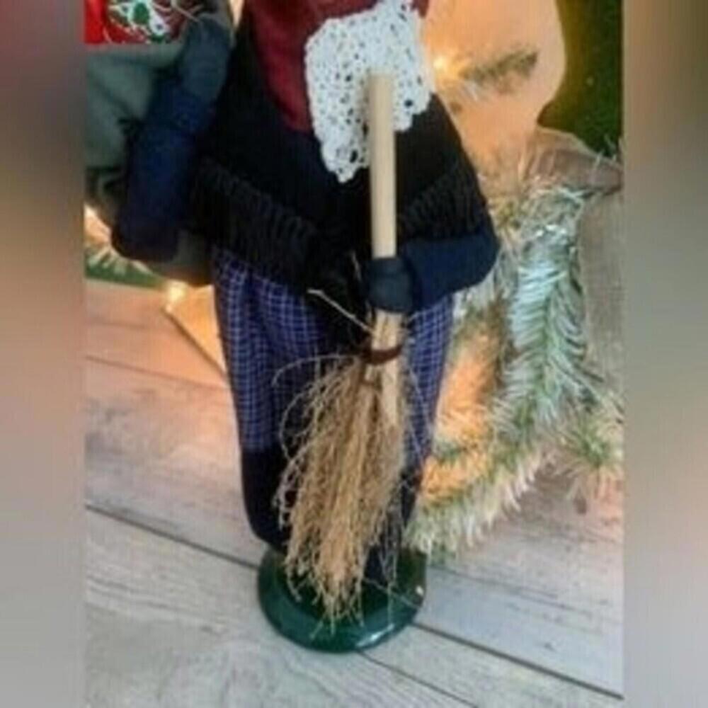 Retired Signed Byers’ Choice Caroler Babushka 1994 - Picture 4 of 6